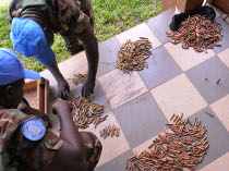 Operacin de desarme en el barrio de Attcoub (Abidjan)