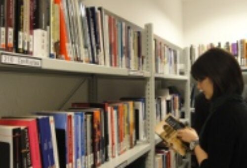 La biblioteca de l'ICIP torna a obrir en el seu horari habitual