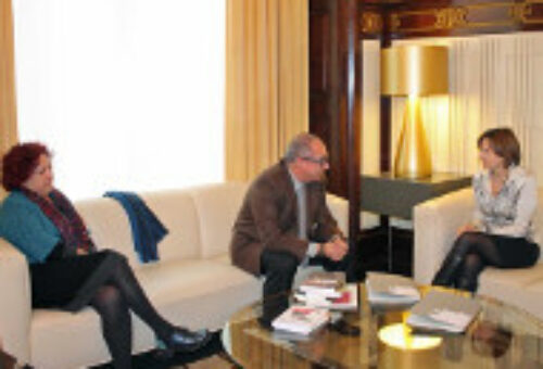 La presidenta del Parlament rep els responsables de l'ICIP