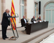 Arcadi Oliveres receives the ICIP Peace in Progress Award in a moving ceremony in Parliament