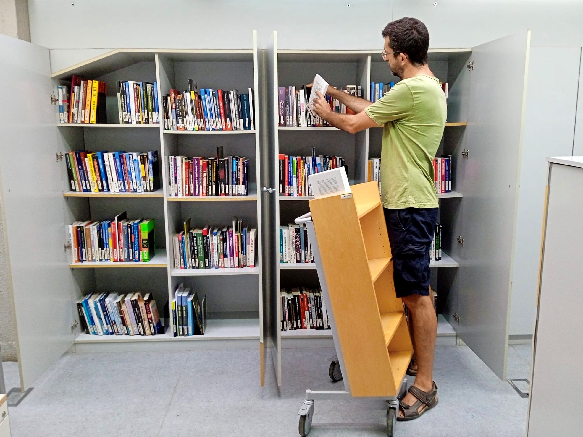 La Biblioteca de l’ICIP reobre al públic en una nova seu provisional